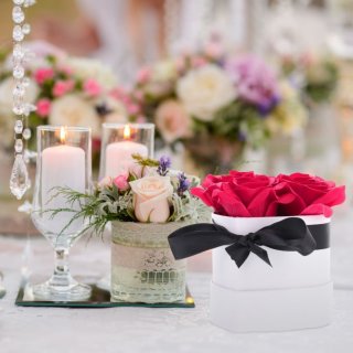 Weiße Rosenbox mit 3 Rosen Geschenk zum Muttertag, Valentinstag, Geburtstag